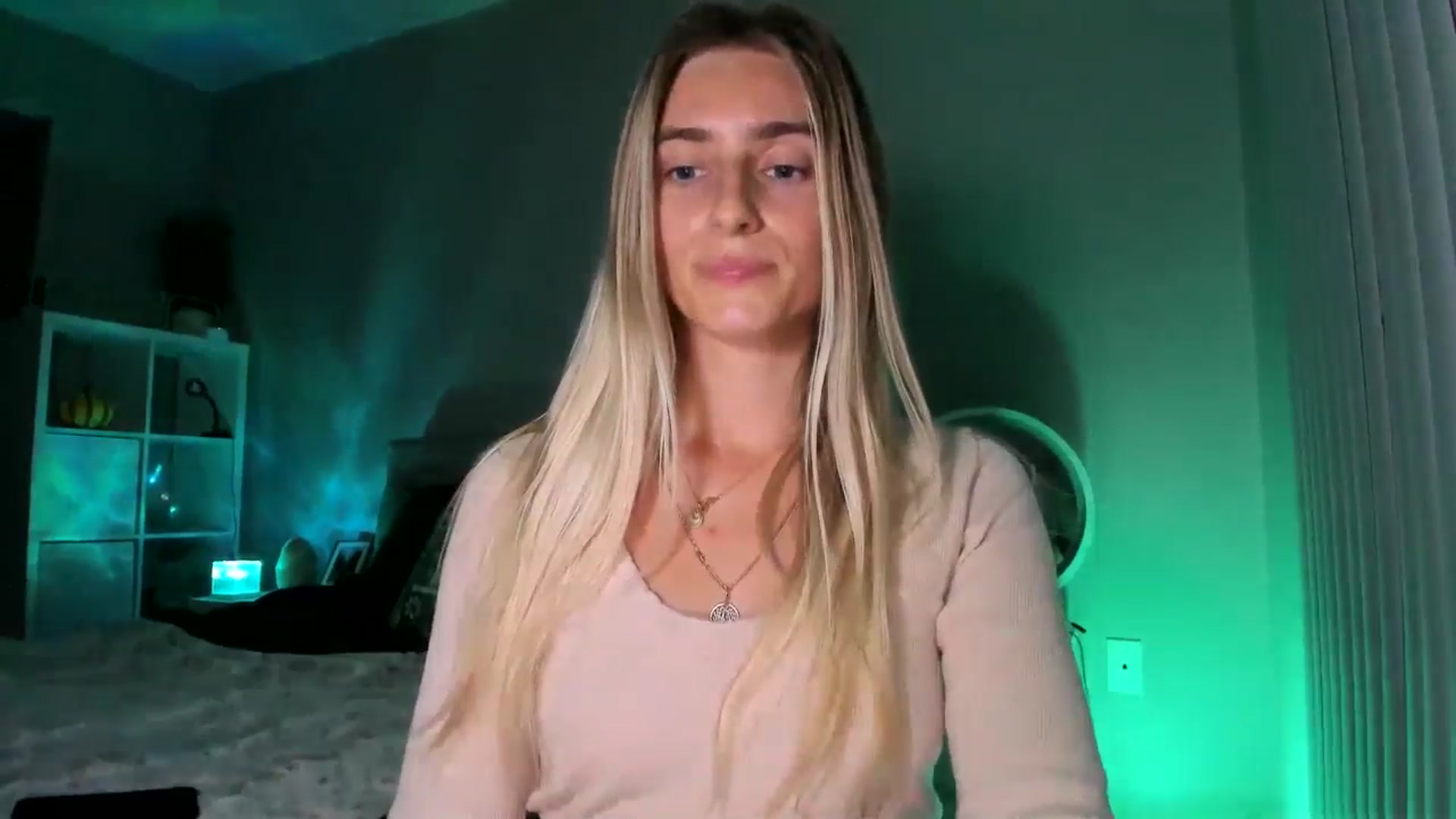 Gallery image thumbnail from Vodka_Queen's myfreecams stream on, 12/01/2025, 01:13 image 16 of 20
