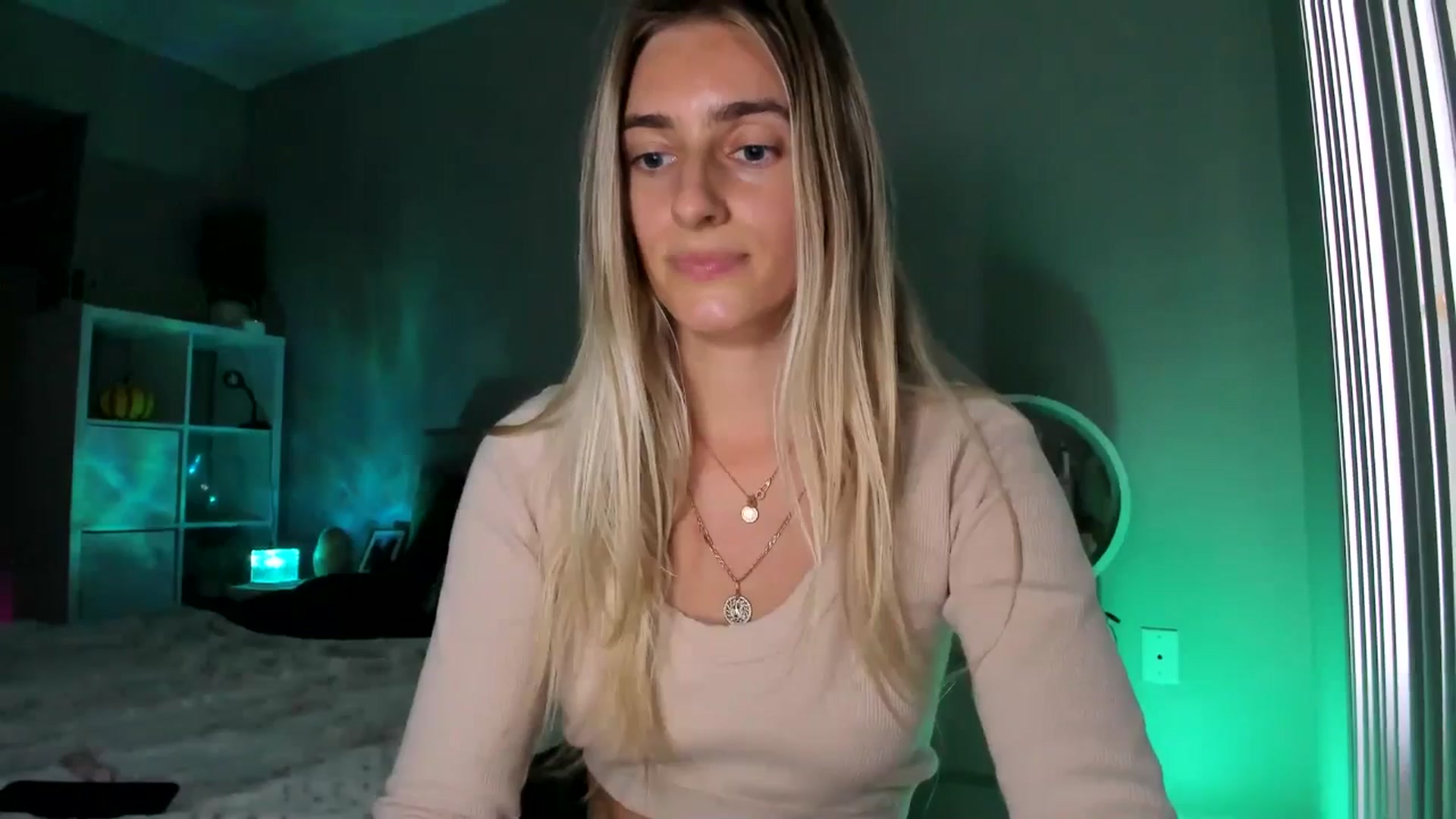 Gallery image thumbnail from Vodka_Queen's myfreecams stream on, 12/01/2025, 01:13 image 2 of 20