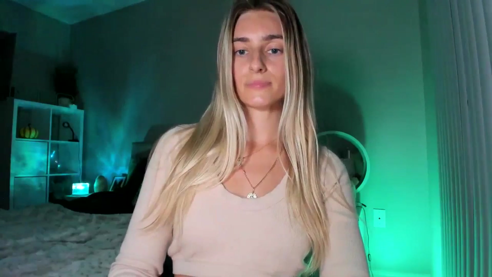 Gallery image thumbnail from Vodka_Queen's myfreecams stream on, 12/01/2025, 01:13 image 14 of 20