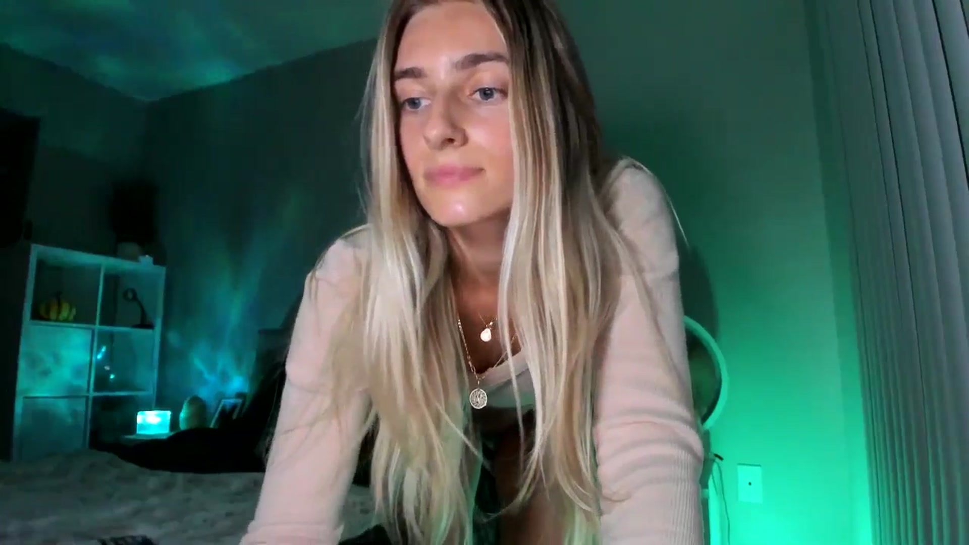 Gallery image thumbnail from Vodka_Queen's myfreecams stream on, 12/01/2025, 01:13 image 18 of 20