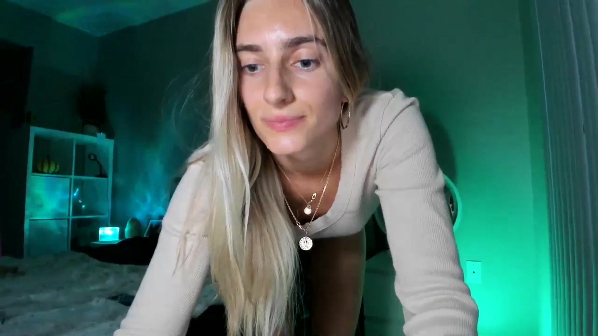 Gallery image thumbnail from Vodka_Queen's myfreecams stream on, 12/01/2025, 01:13 image 11 of 20