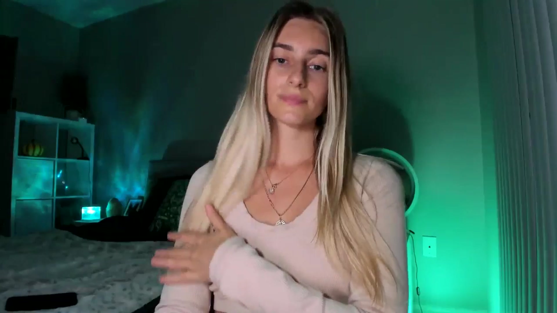 Gallery image thumbnail from Vodka_Queen's myfreecams stream on, 12/01/2025, 01:13 image 15 of 20