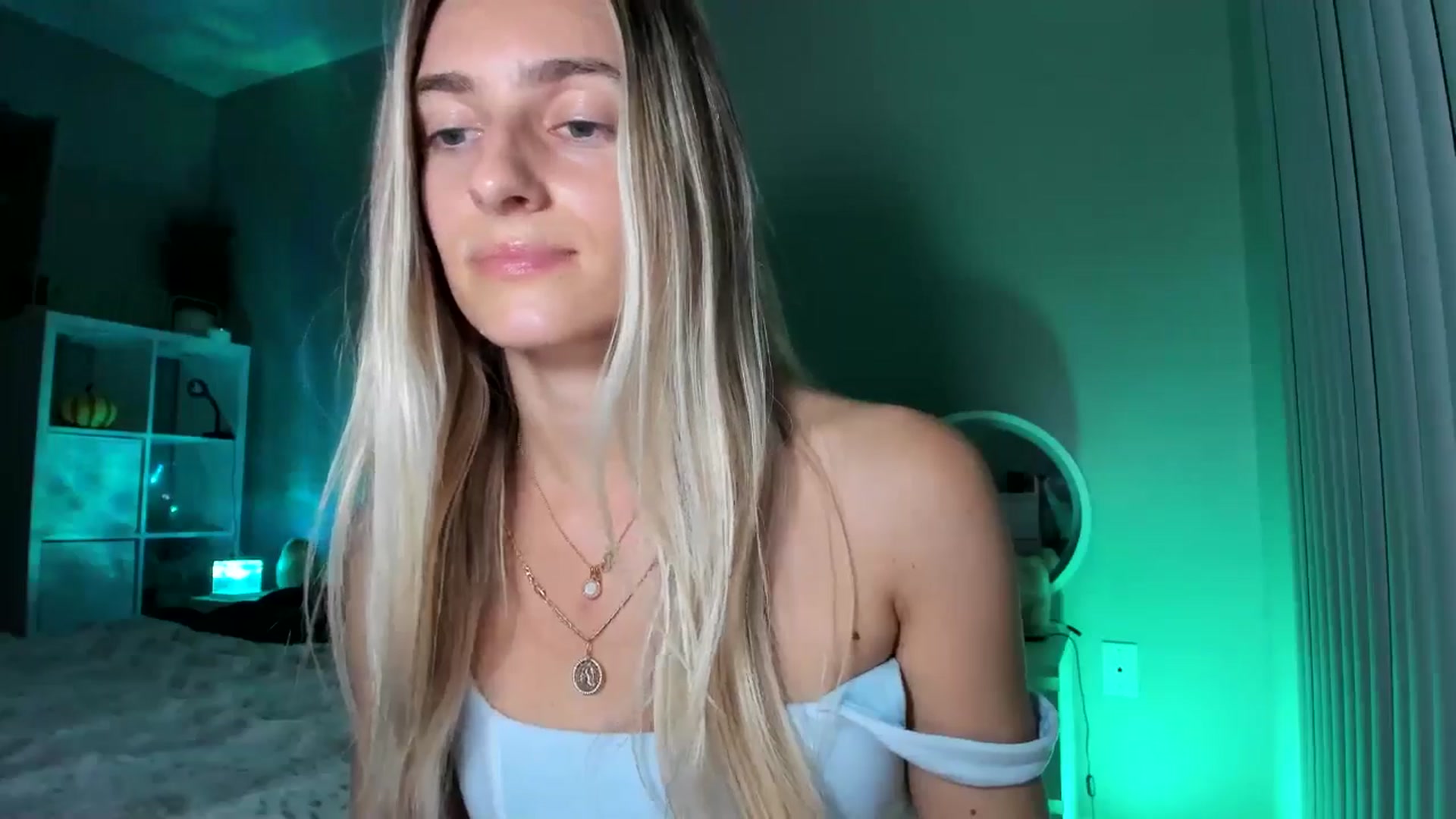 Gallery image thumbnail from Vodka_Queen's myfreecams stream on, 12/01/2025, 06:33 image 6 of 20
