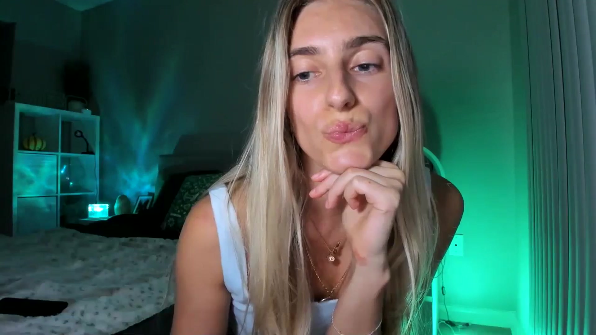 Gallery image thumbnail from Vodka_Queen's myfreecams stream on, 12/01/2025, 06:33 image 11 of 20