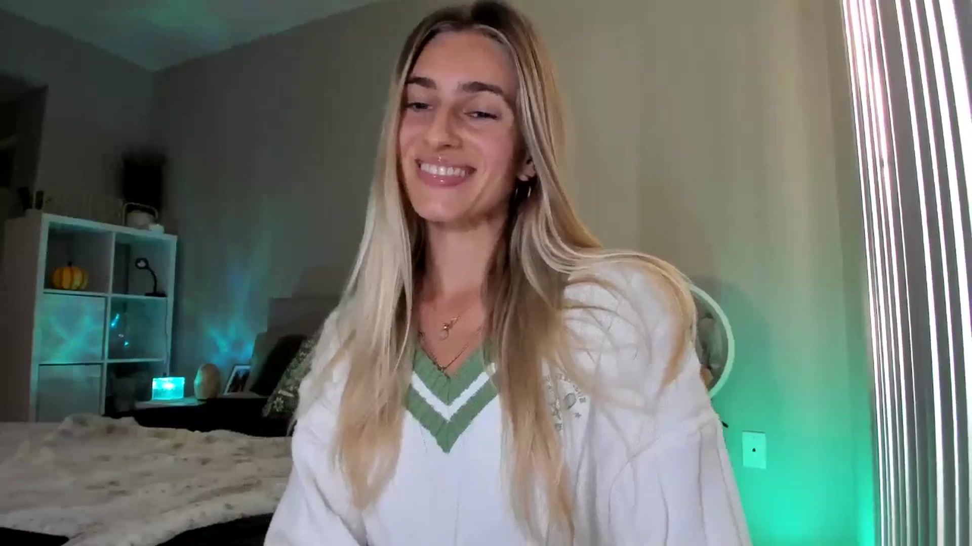 Gallery image thumbnail from Vodka_Queen's myfreecams stream on, 12/02/2025, 24:01 image 18 of 20