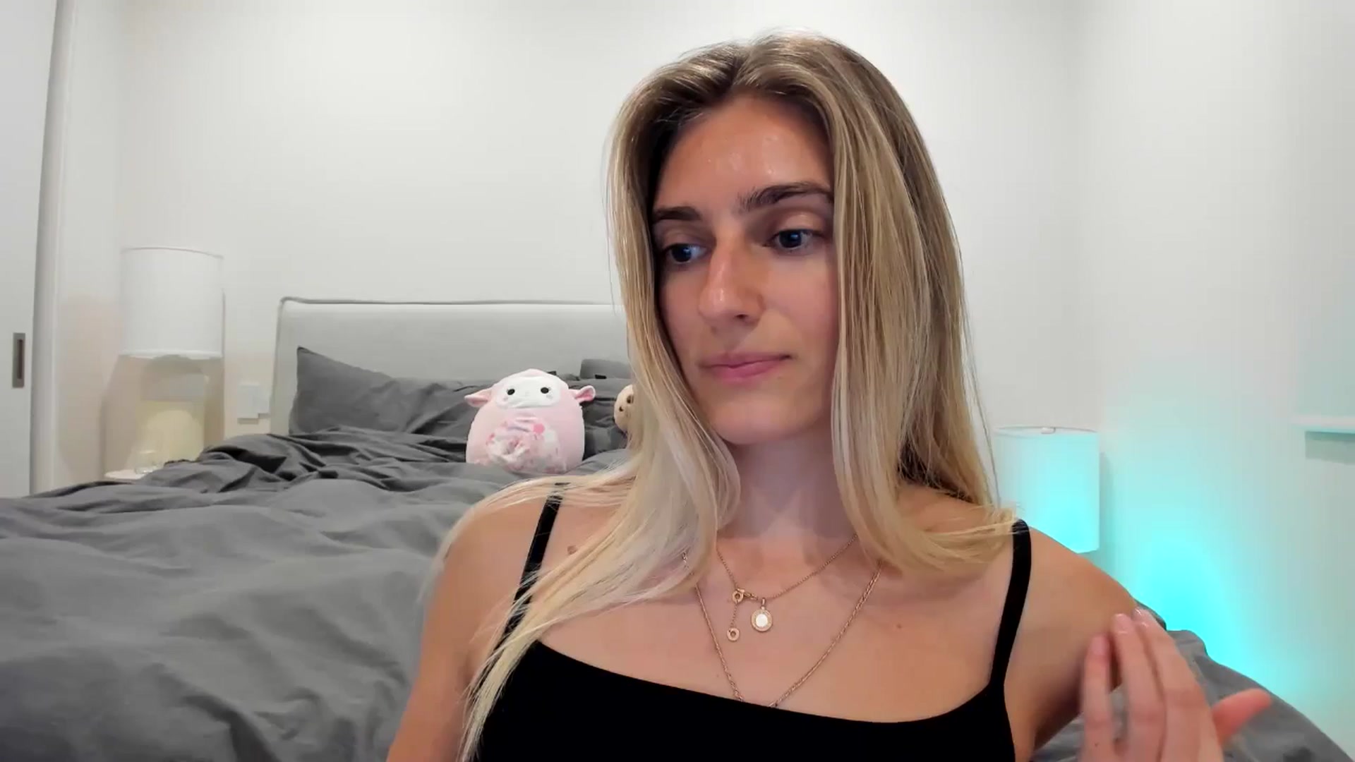 Gallery image thumbnail from Vodka_Queen's myfreecams stream on, 12/04/2025, 07:00 image 14 of 20