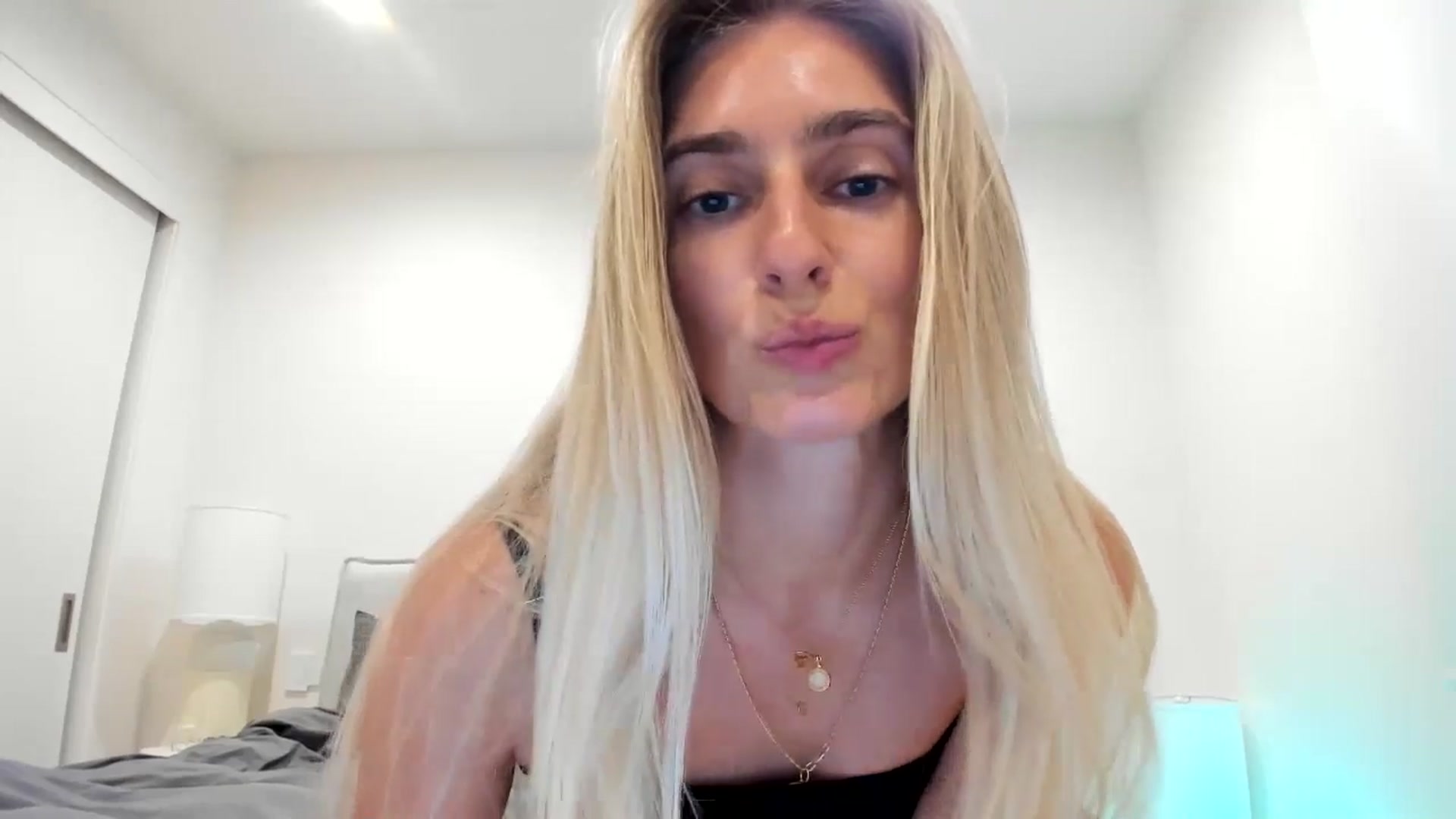 Gallery image thumbnail from Vodka_Queen's myfreecams stream on, 12/04/2025, 07:00 image 11 of 20