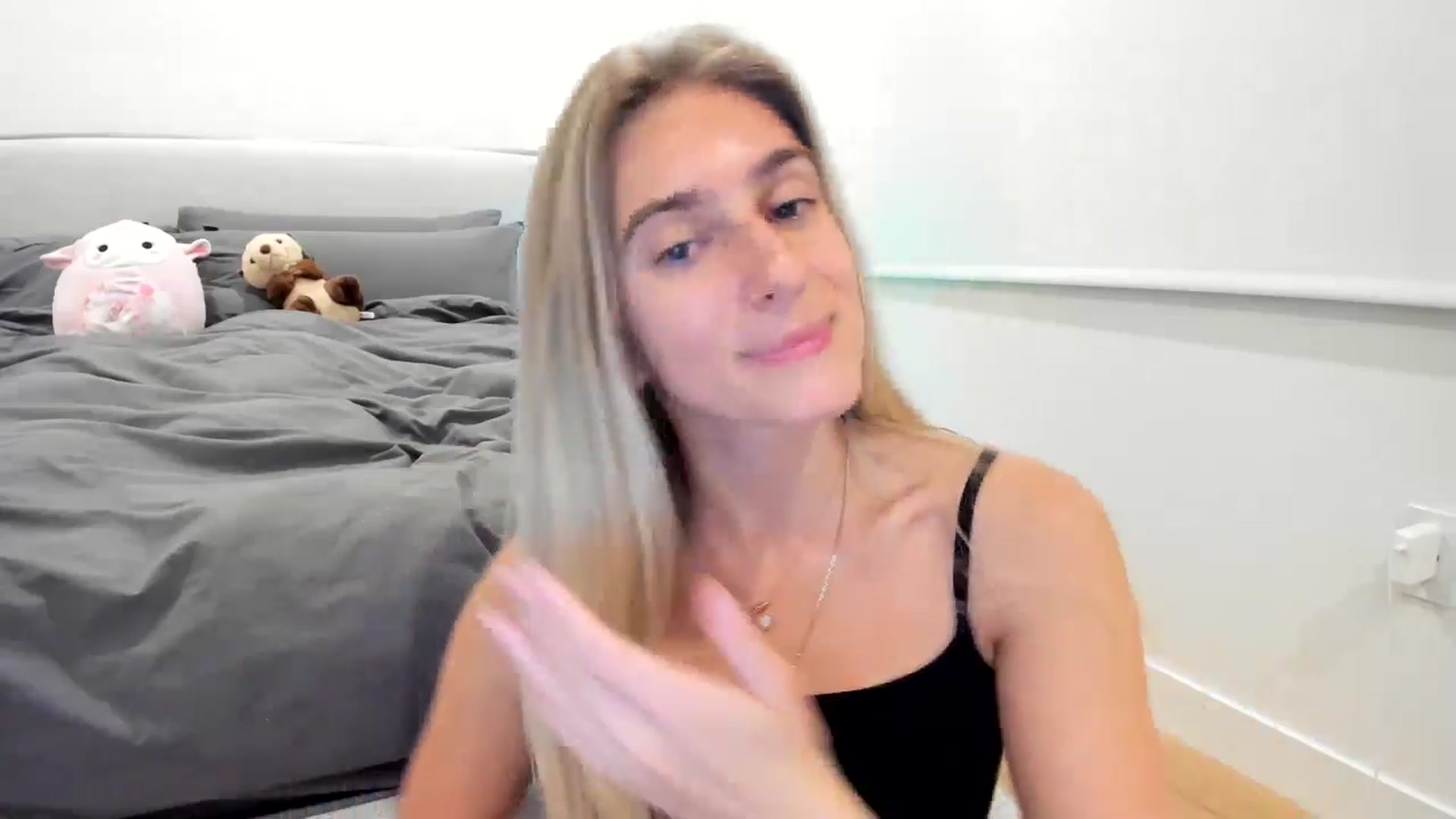 Gallery image thumbnail from Vodka_Queen's myfreecams stream on, 12/04/2025, 07:00 image 3 of 20