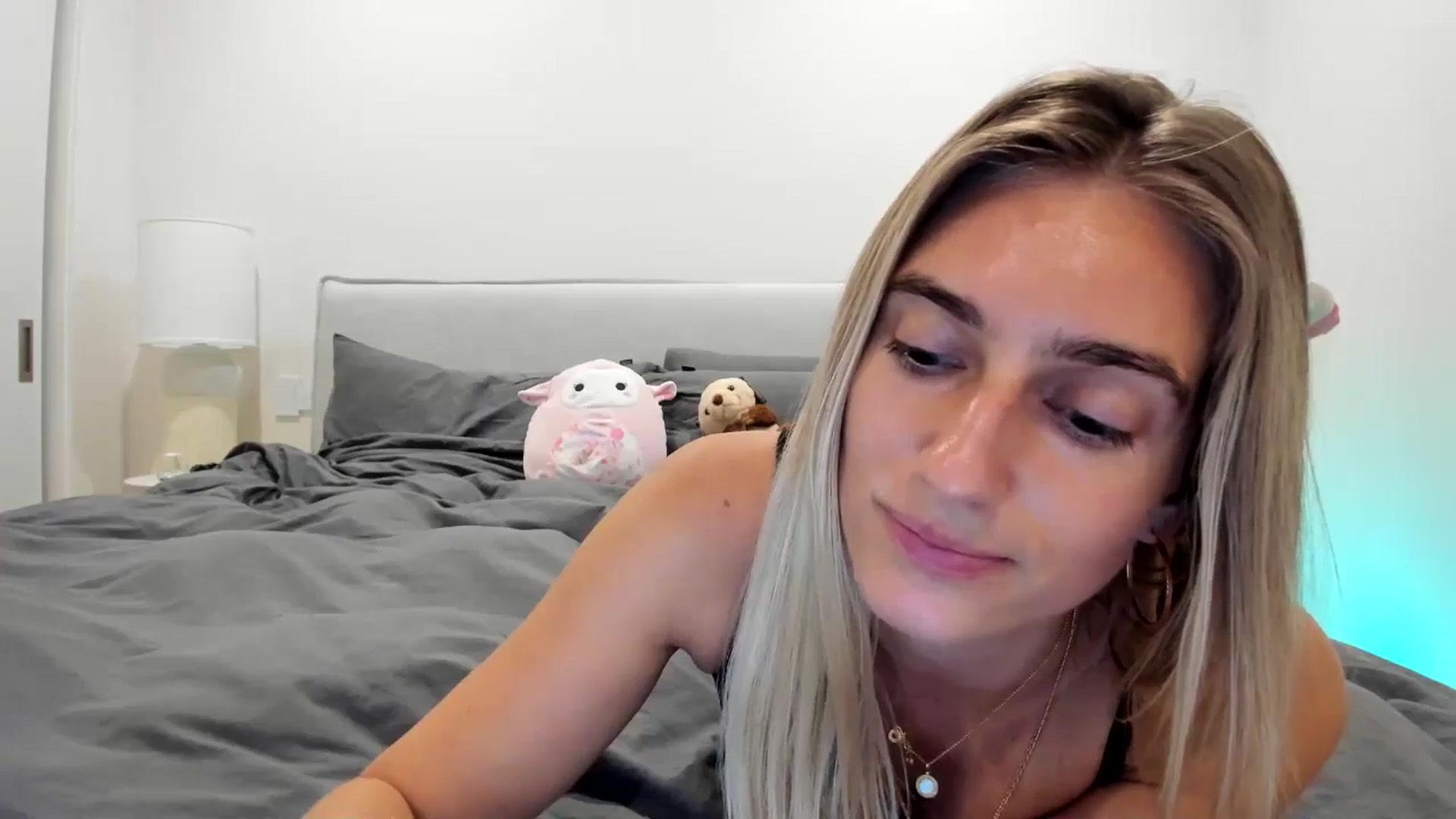 Gallery image thumbnail from Vodka_Queen's myfreecams stream on, 12/04/2025, 08:24 image 15 of 20