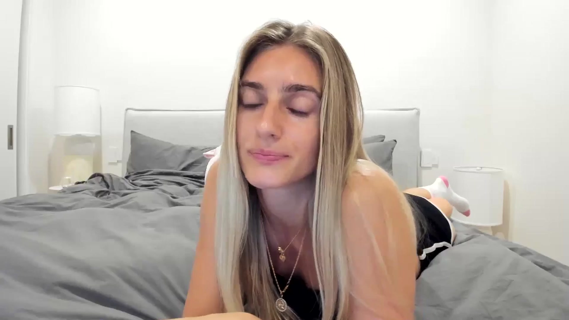 Gallery image thumbnail from Vodka_Queen's myfreecams stream on, 12/04/2025, 08:24 image 19 of 20