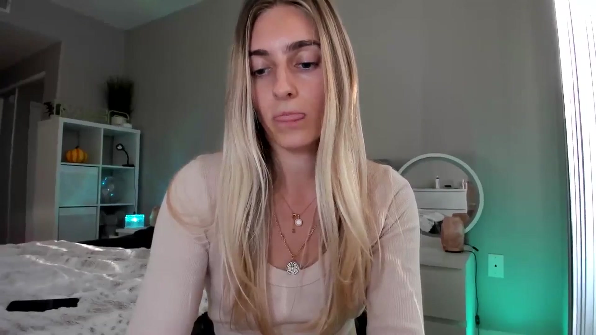 Gallery image thumbnail from Vodka_Queen's myfreecams stream on, 12/13/2025, 23:40 image 18 of 20
