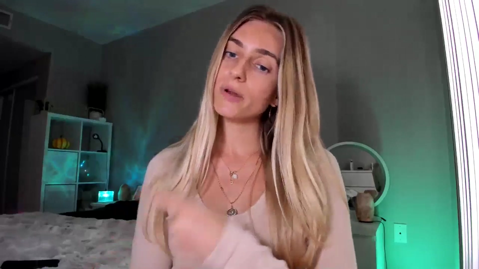 Gallery image thumbnail from Vodka_Queen's myfreecams stream on, 12/13/2025, 23:40 image 16 of 20