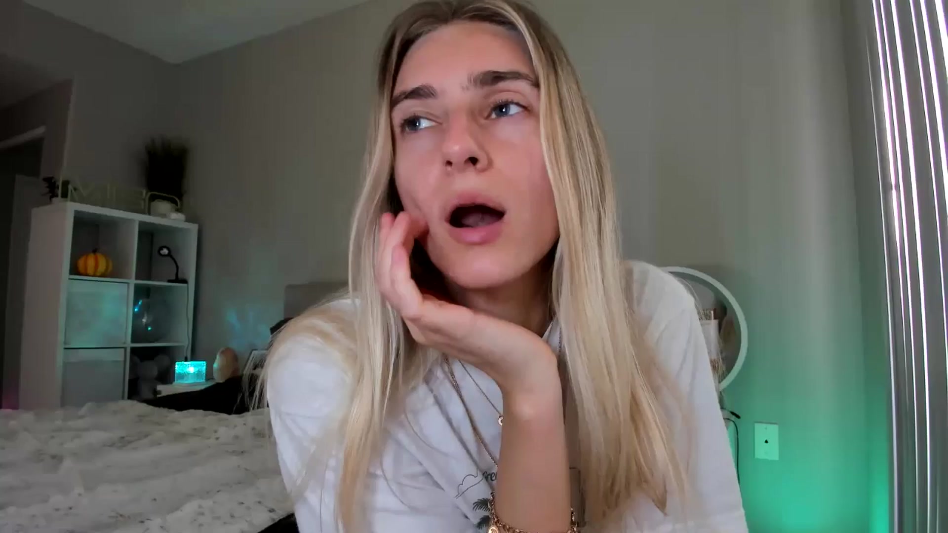 Gallery image thumbnail from Vodka_Queen's myfreecams stream on, 12/15/2025, 23:23 image 1 of 20