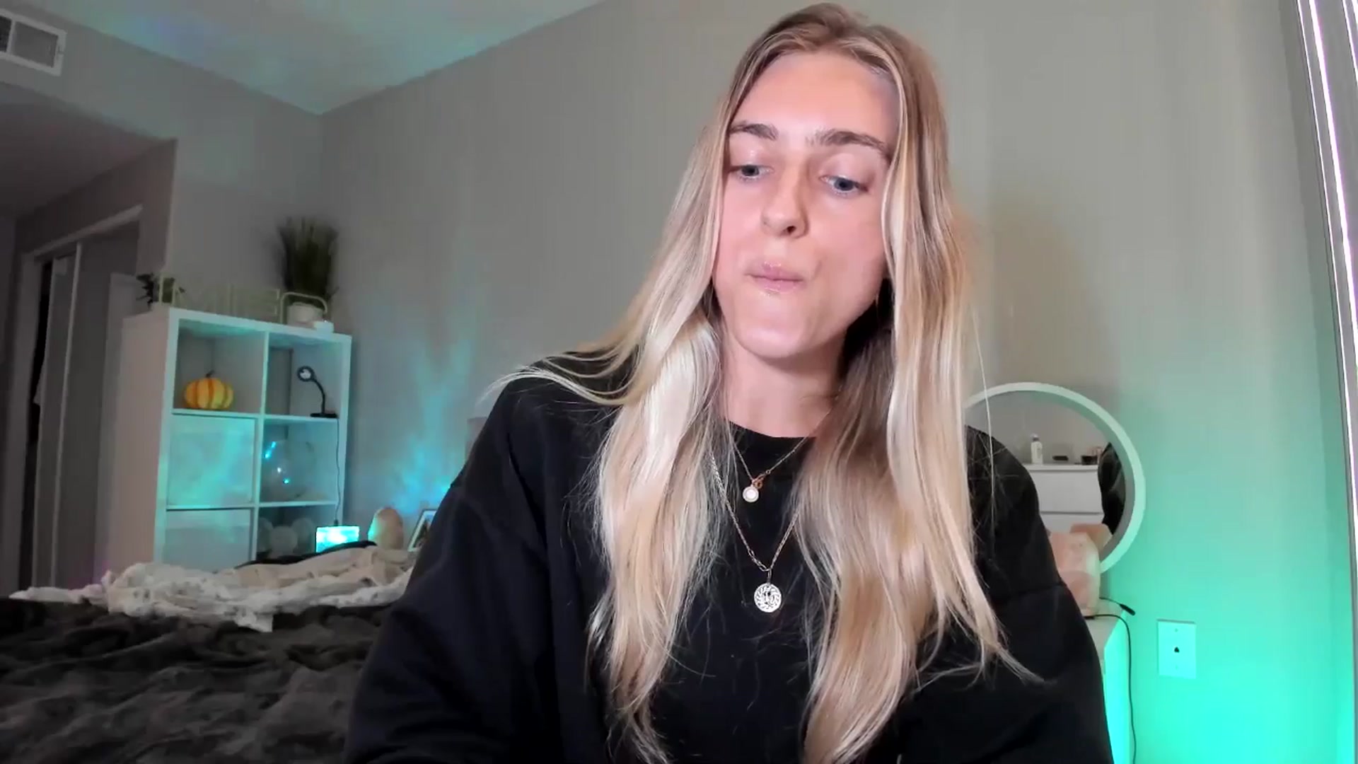 Gallery image thumbnail from Vodka_Queen's myfreecams stream on, 12/18/2025, 24:04 image 20 of 20