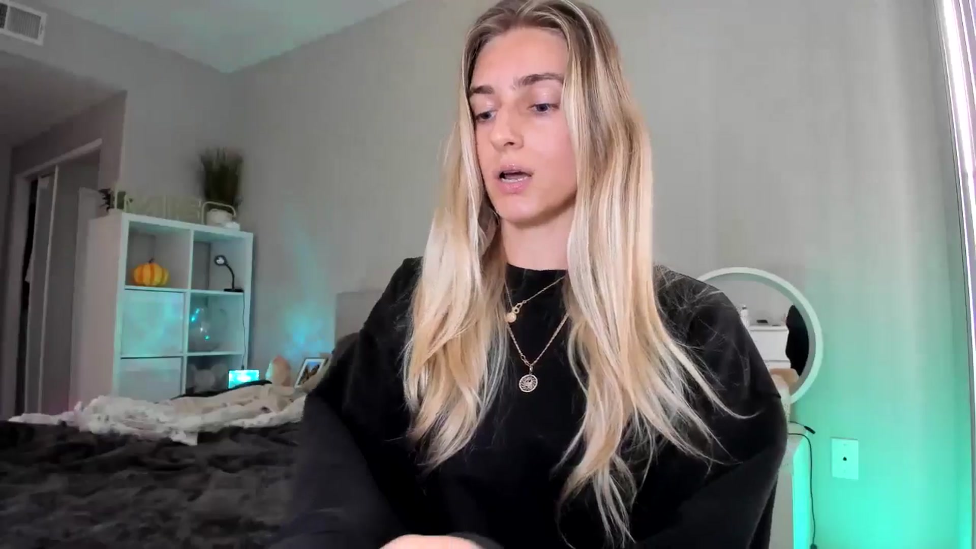 Gallery image thumbnail from Vodka_Queen's myfreecams stream on, 12/18/2025, 24:04 image 13 of 20