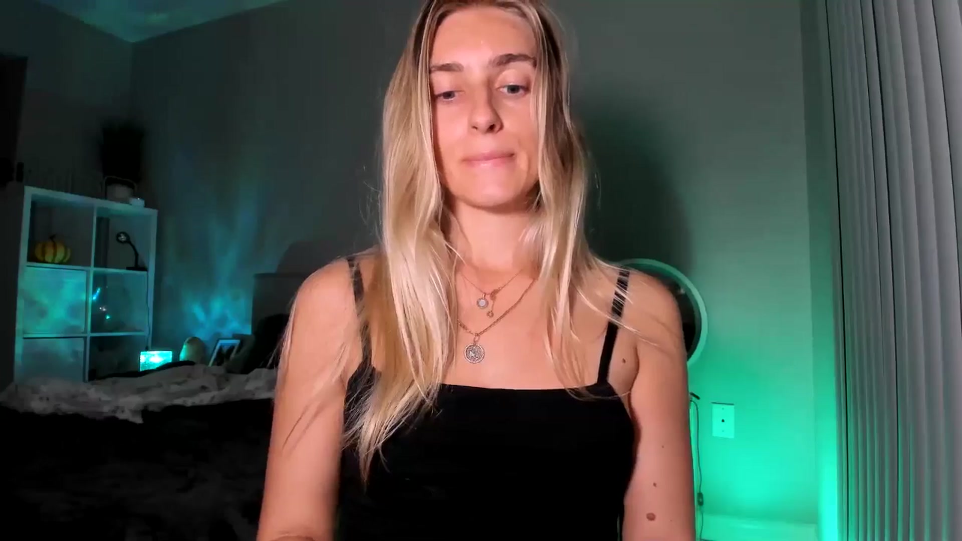 Gallery image thumbnail from Vodka_Queen's myfreecams stream on, 12/18/2025, 07:25 image 15 of 20