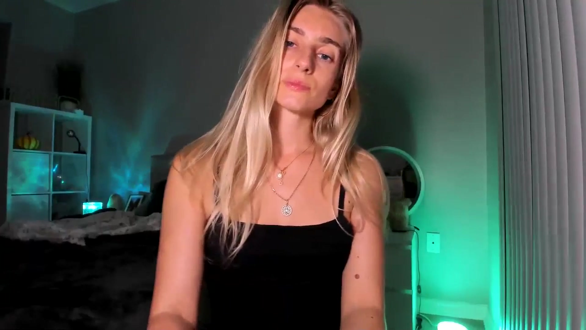 Gallery image thumbnail from Vodka_Queen's myfreecams stream on, 12/18/2025, 07:25 image 13 of 20