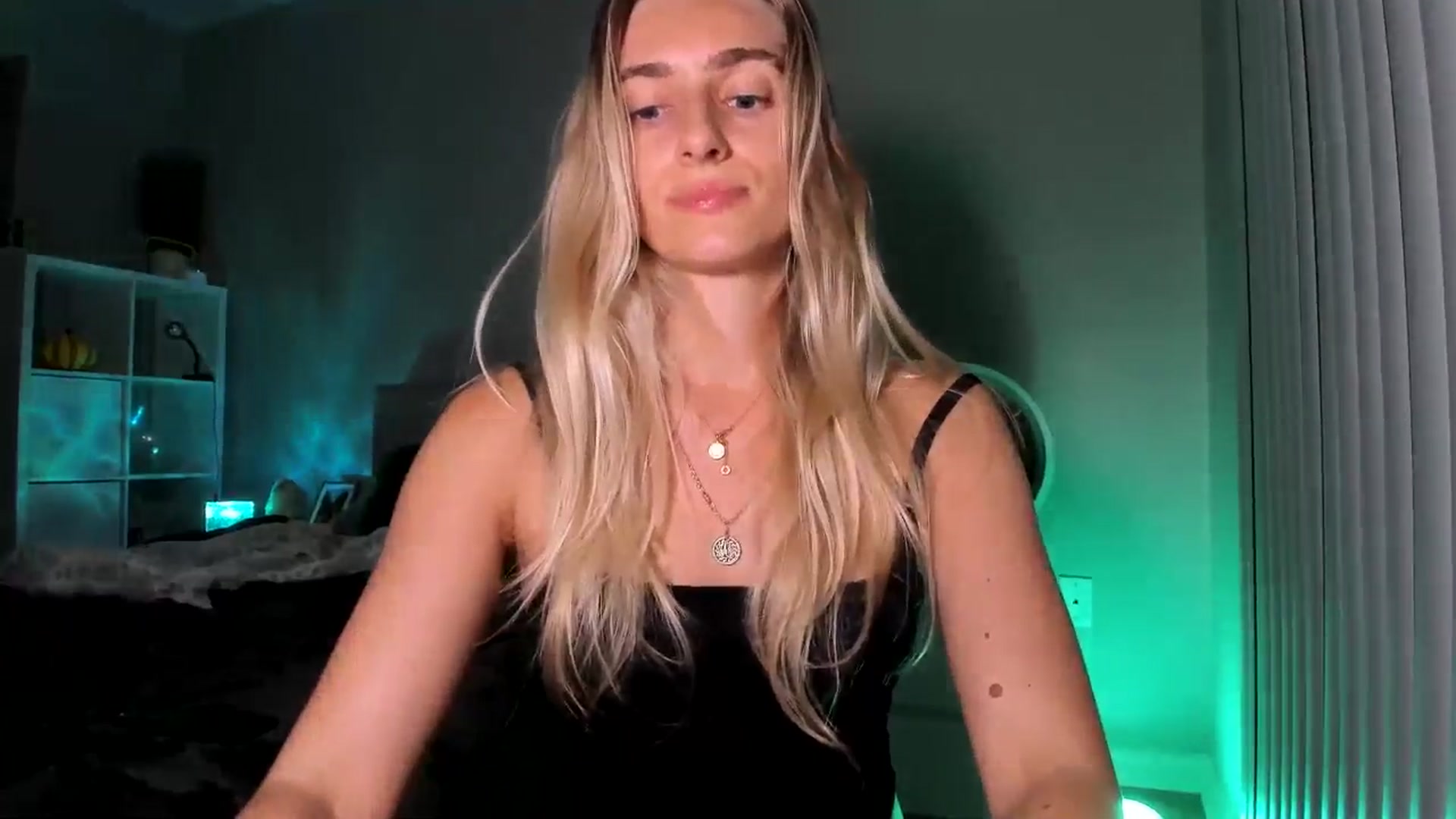 Gallery image thumbnail from Vodka_Queen's myfreecams stream on, 12/18/2025, 07:25 image 11 of 20
