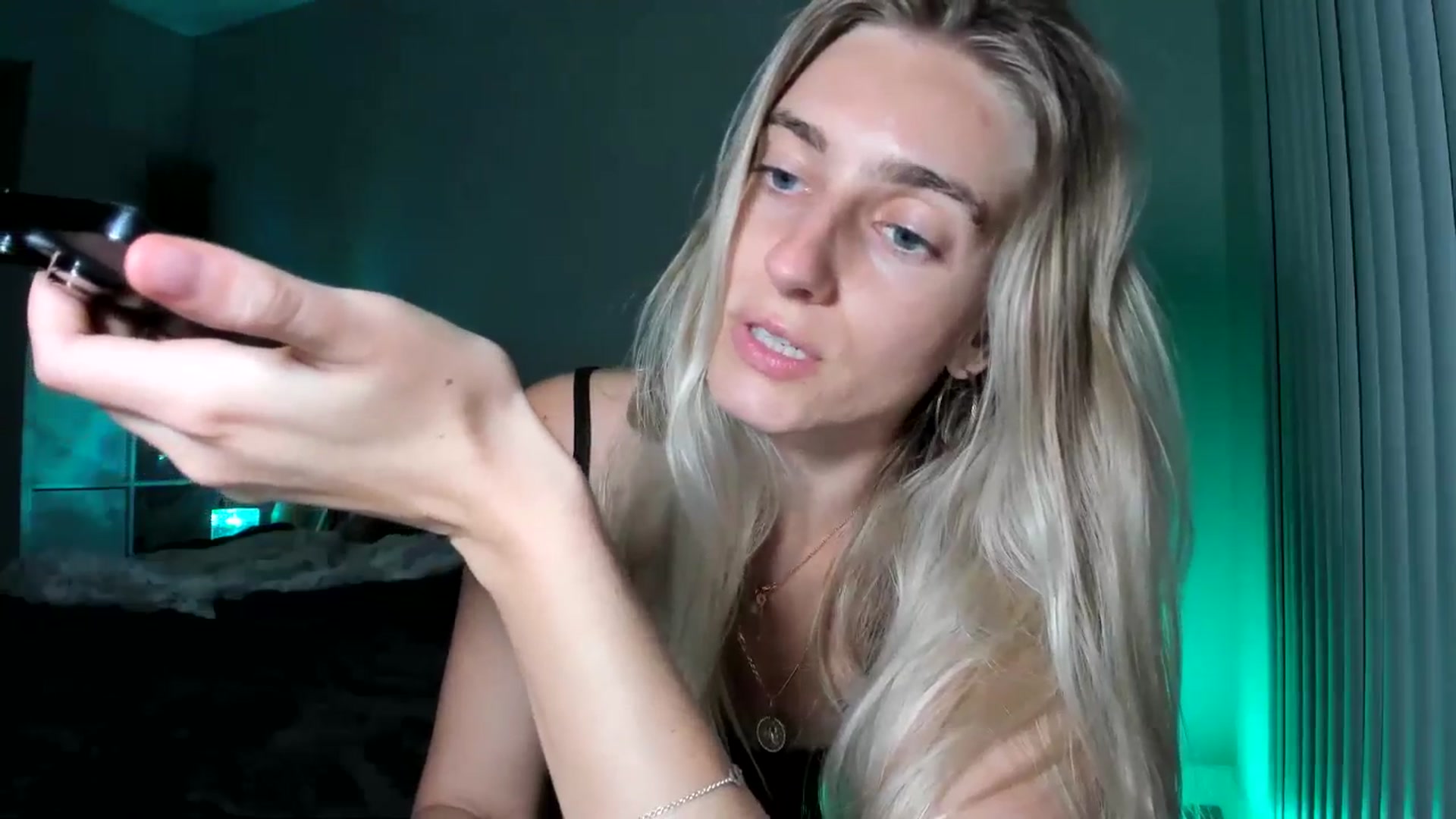 Gallery image thumbnail from Vodka_Queen's myfreecams stream on, 12/18/2025, 07:25 image 18 of 20