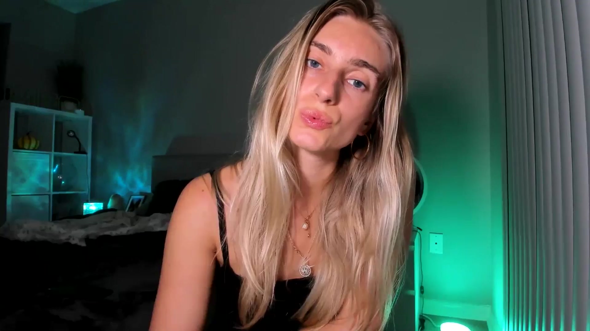 Gallery image thumbnail from Vodka_Queen's myfreecams stream on, 12/18/2025, 07:25 image 12 of 20