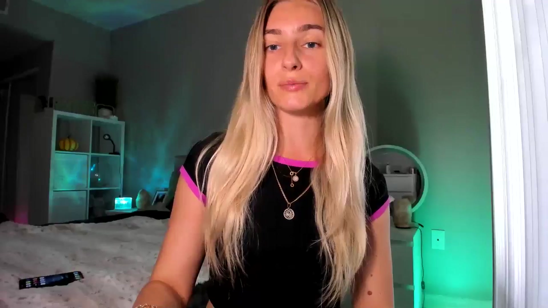 Gallery image thumbnail from Vodka_Queen's myfreecams stream on, 12/20/2025, 24:02 image 4 of 20