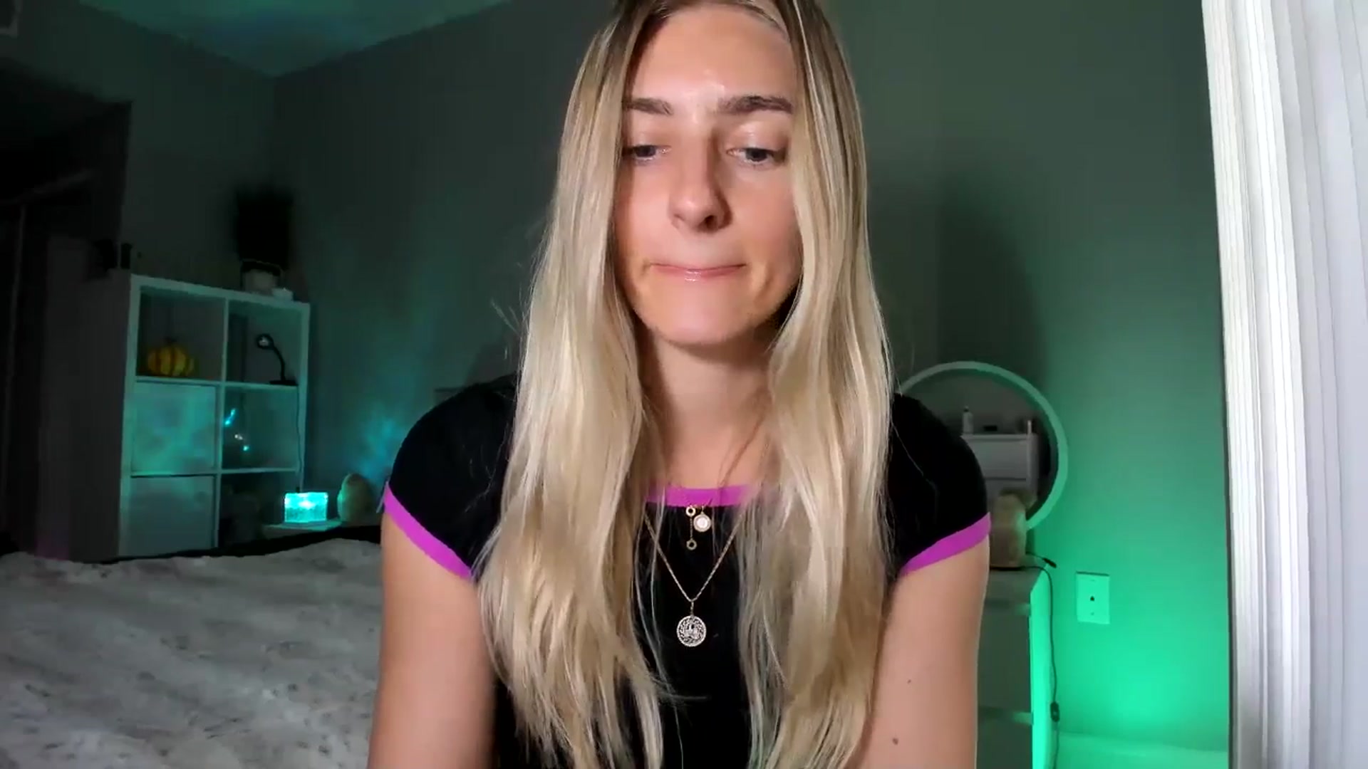 Gallery image thumbnail from Vodka_Queen's myfreecams stream on, 12/20/2025, 24:02 image 6 of 20