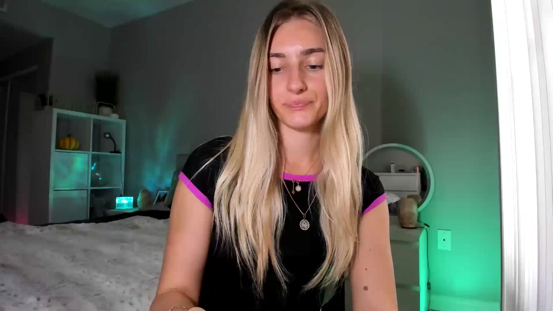 Gallery image thumbnail from Vodka_Queen's myfreecams stream on, 12/20/2025, 24:02 image 11 of 20