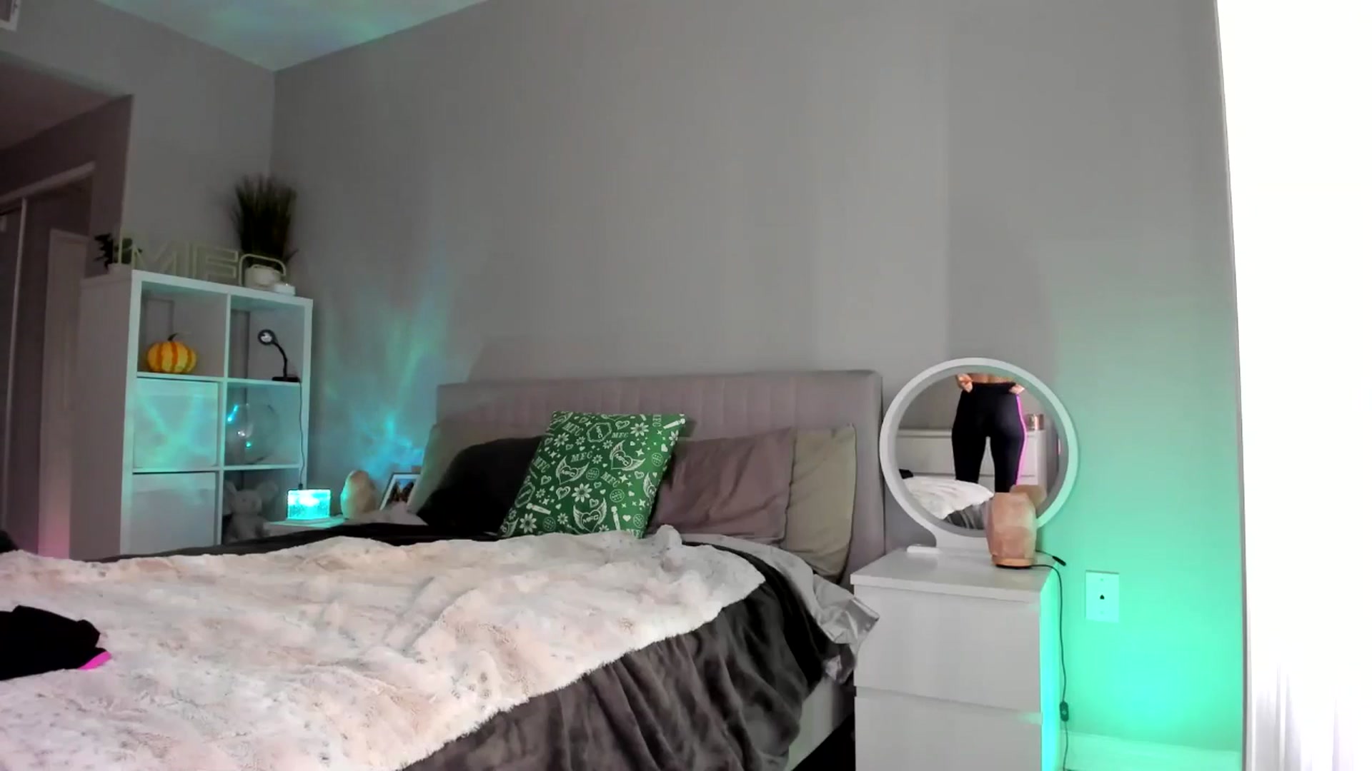 Gallery image thumbnail from Vodka_Queen's myfreecams stream on, 12/20/2025, 24:02 image 14 of 20