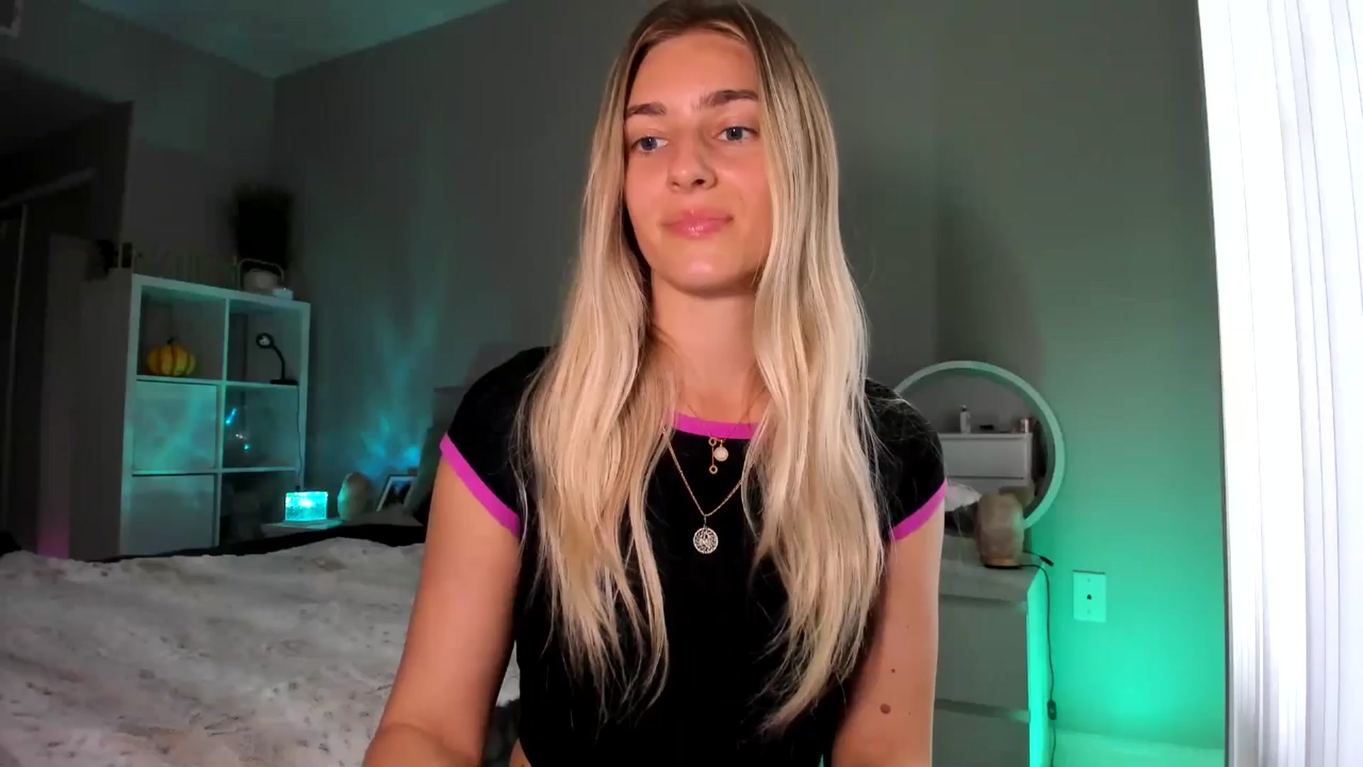 Gallery image thumbnail from Vodka_Queen's myfreecams stream on, 12/20/2025, 24:02 image 5 of 20