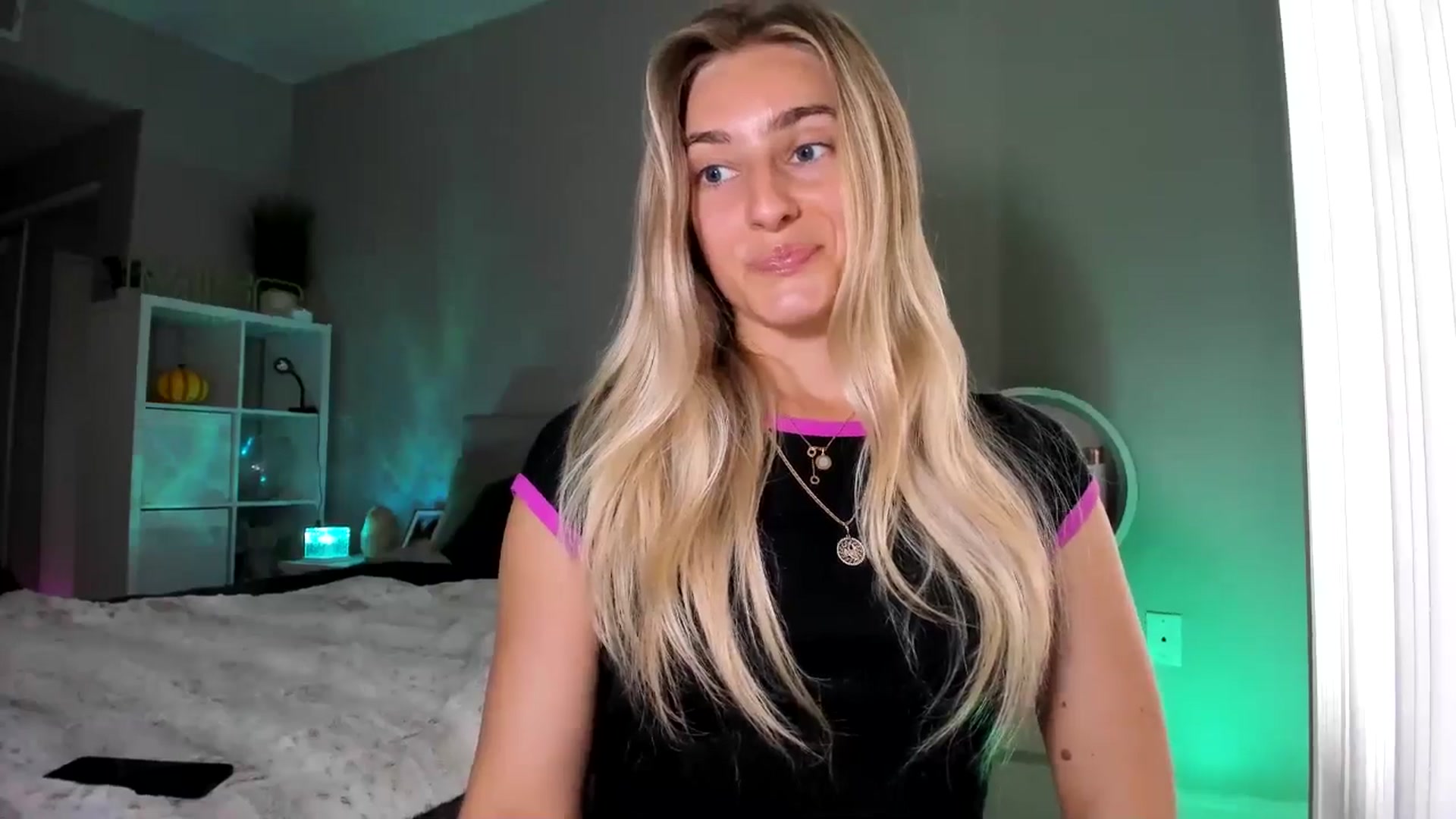 Gallery image thumbnail from Vodka_Queen's myfreecams stream on, 12/20/2025, 24:02 image 8 of 20