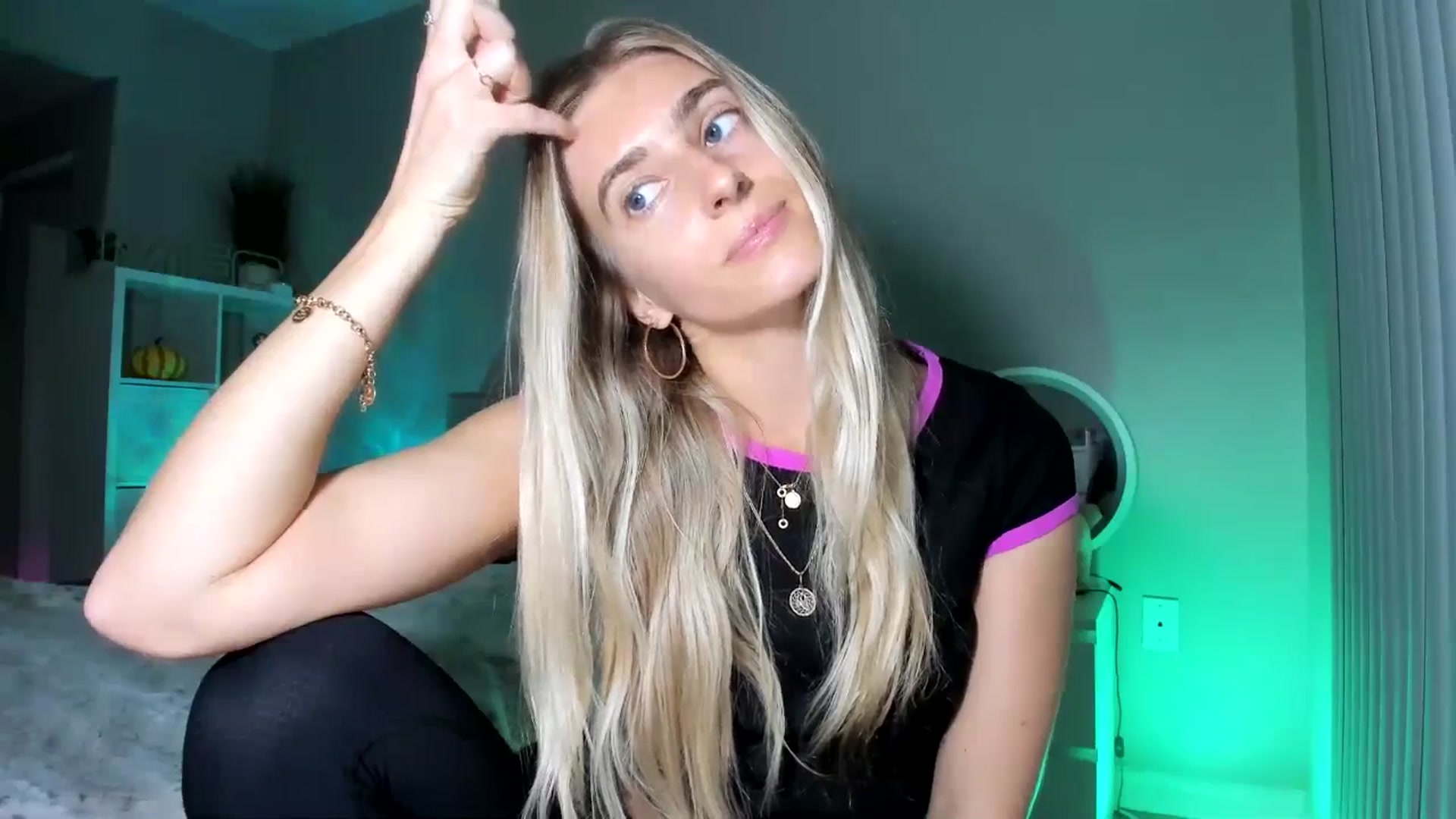 Gallery image thumbnail from Vodka_Queen's myfreecams stream on, 12/20/2025, 01:14 image 17 of 20