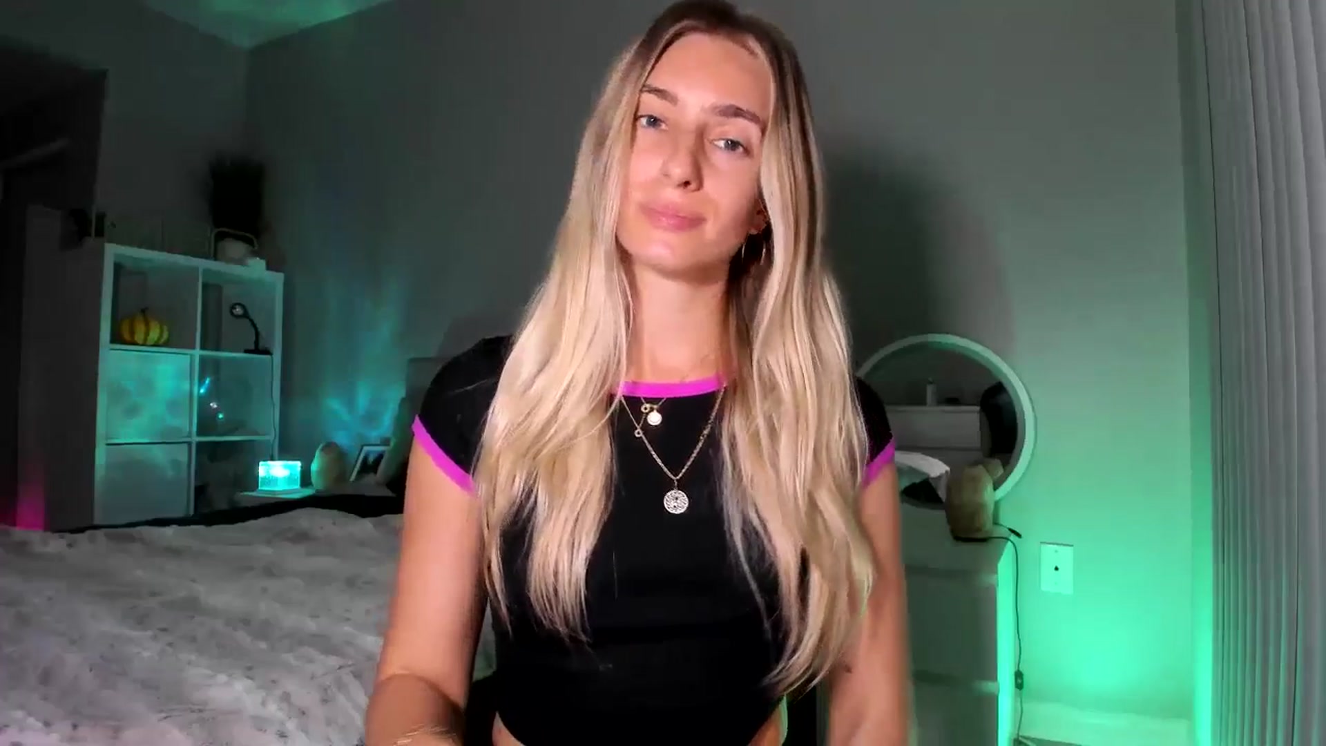 Gallery image thumbnail from Vodka_Queen's myfreecams stream on, 12/20/2025, 01:14 image 18 of 20