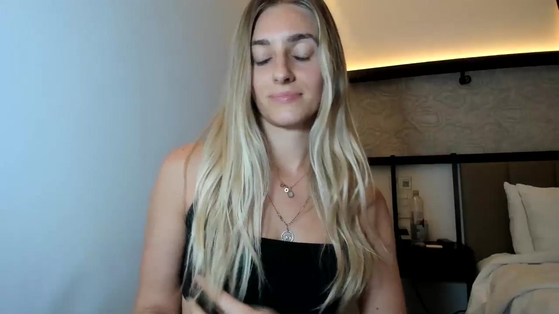 Gallery image thumbnail from Vodka_Queen's myfreecams stream on, 12/22/2025, 04:59 image 18 of 20