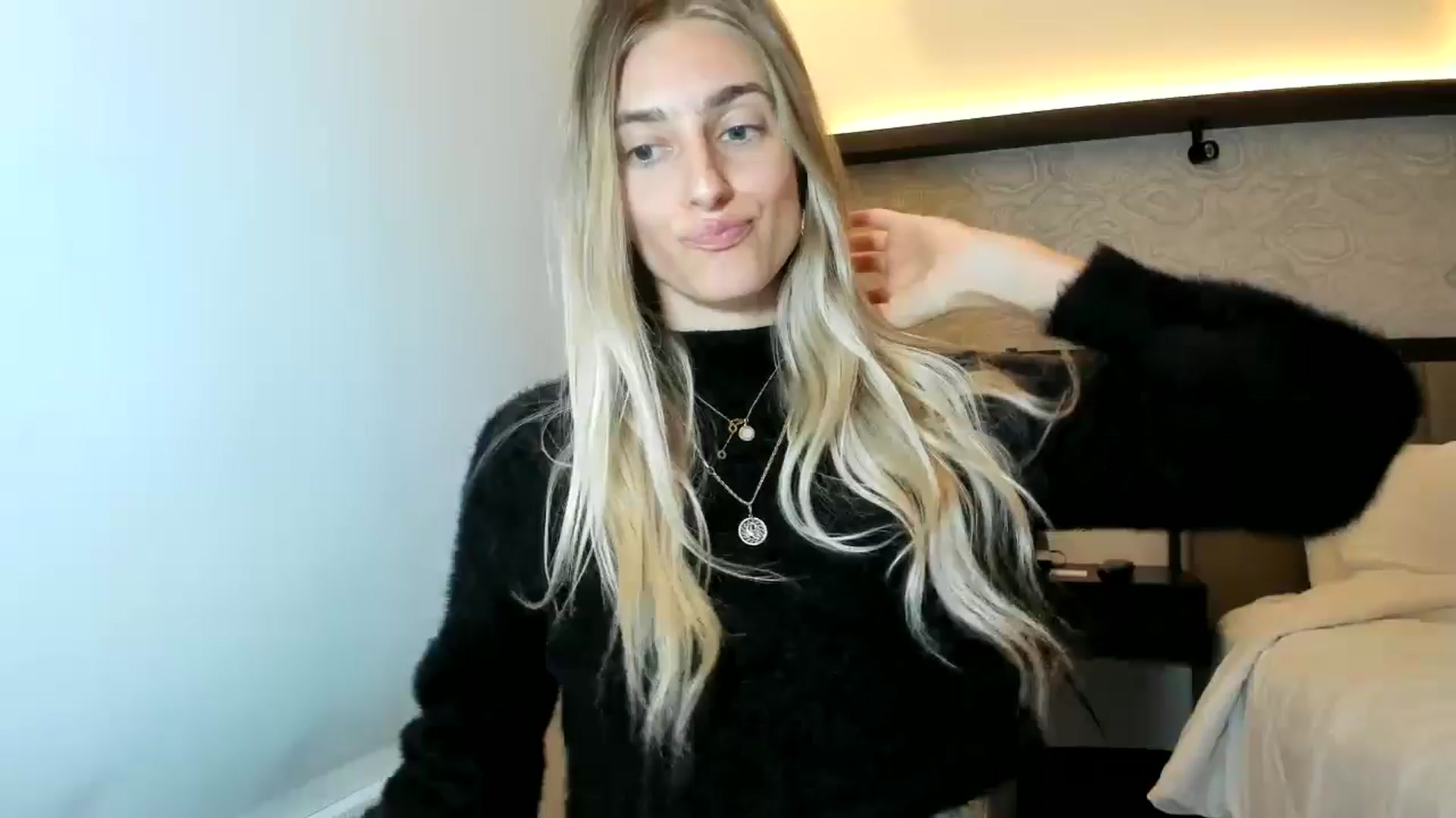 Gallery image thumbnail from Vodka_Queen's myfreecams stream on, 12/22/2025, 23:14 image 1 of 20
