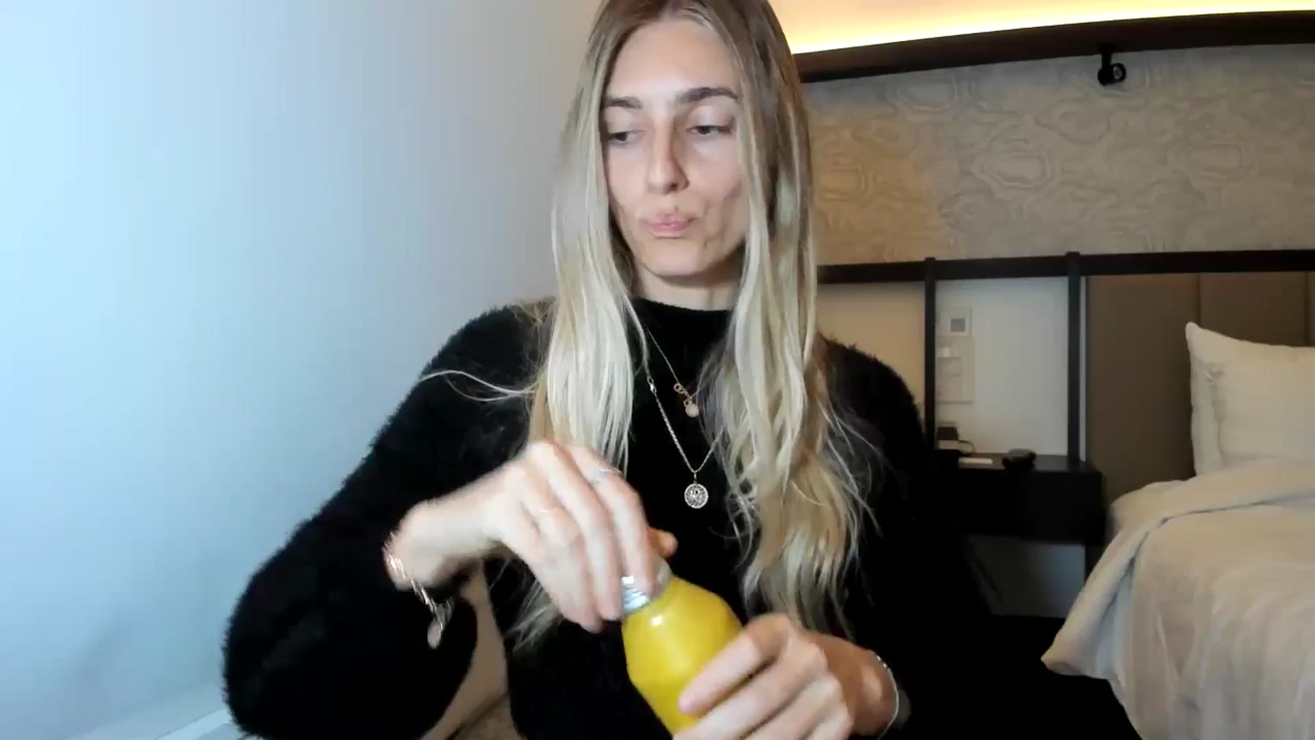 Gallery image thumbnail from Vodka_Queen's myfreecams stream on, 12/22/2025, 23:14 image 15 of 20
