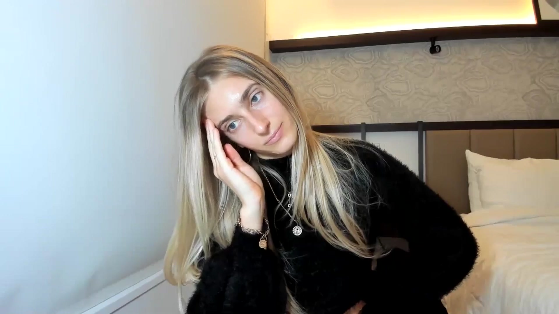 Gallery image thumbnail from Vodka_Queen's myfreecams stream on, 12/23/2025, 05:12 image 16 of 20