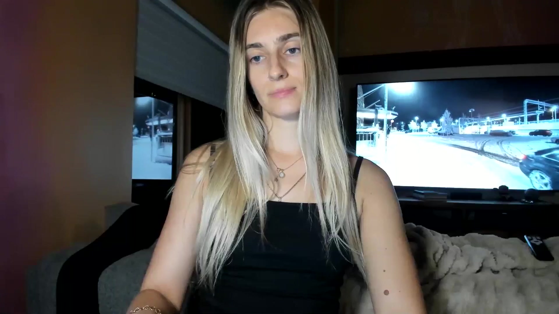 Gallery image thumbnail from Vodka_Queen's myfreecams stream on, 01/02/2026, 05:33 image 16 of 20