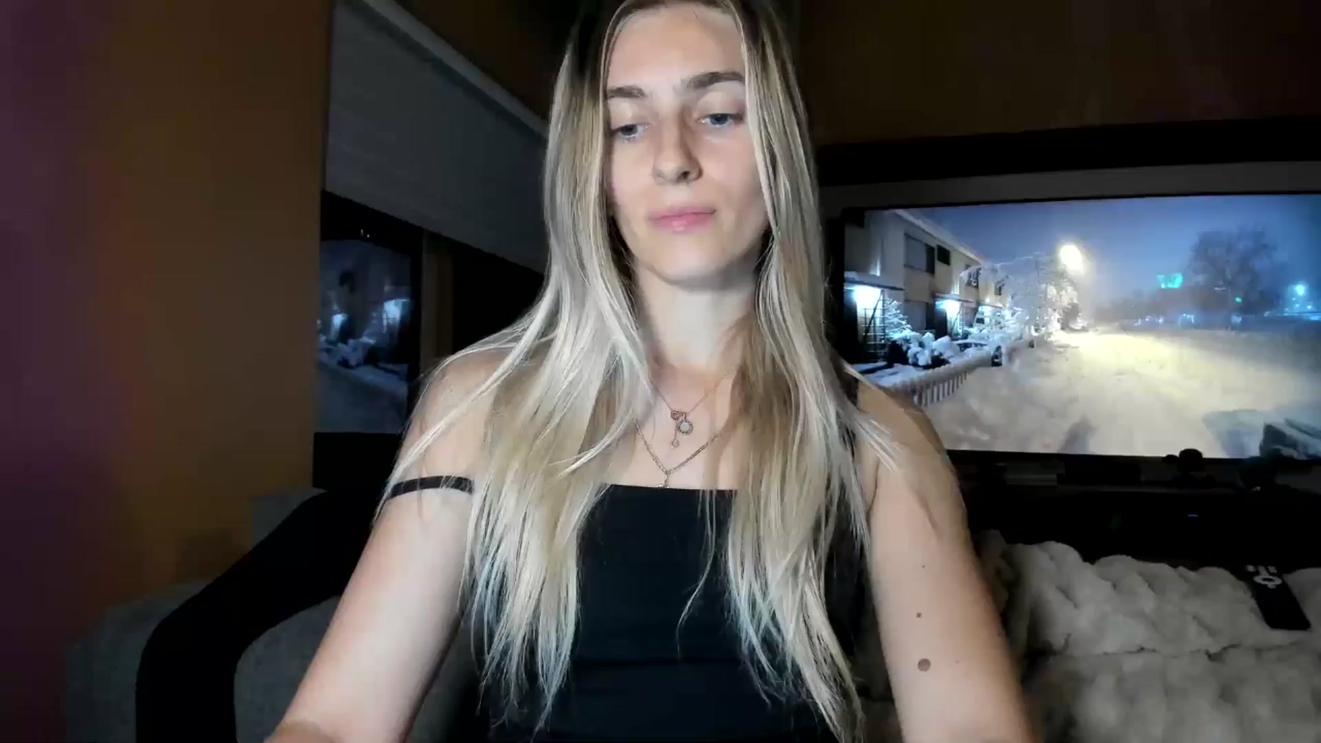 Gallery image thumbnail from Vodka_Queen's myfreecams stream on, 01/02/2026, 05:33 image 12 of 20