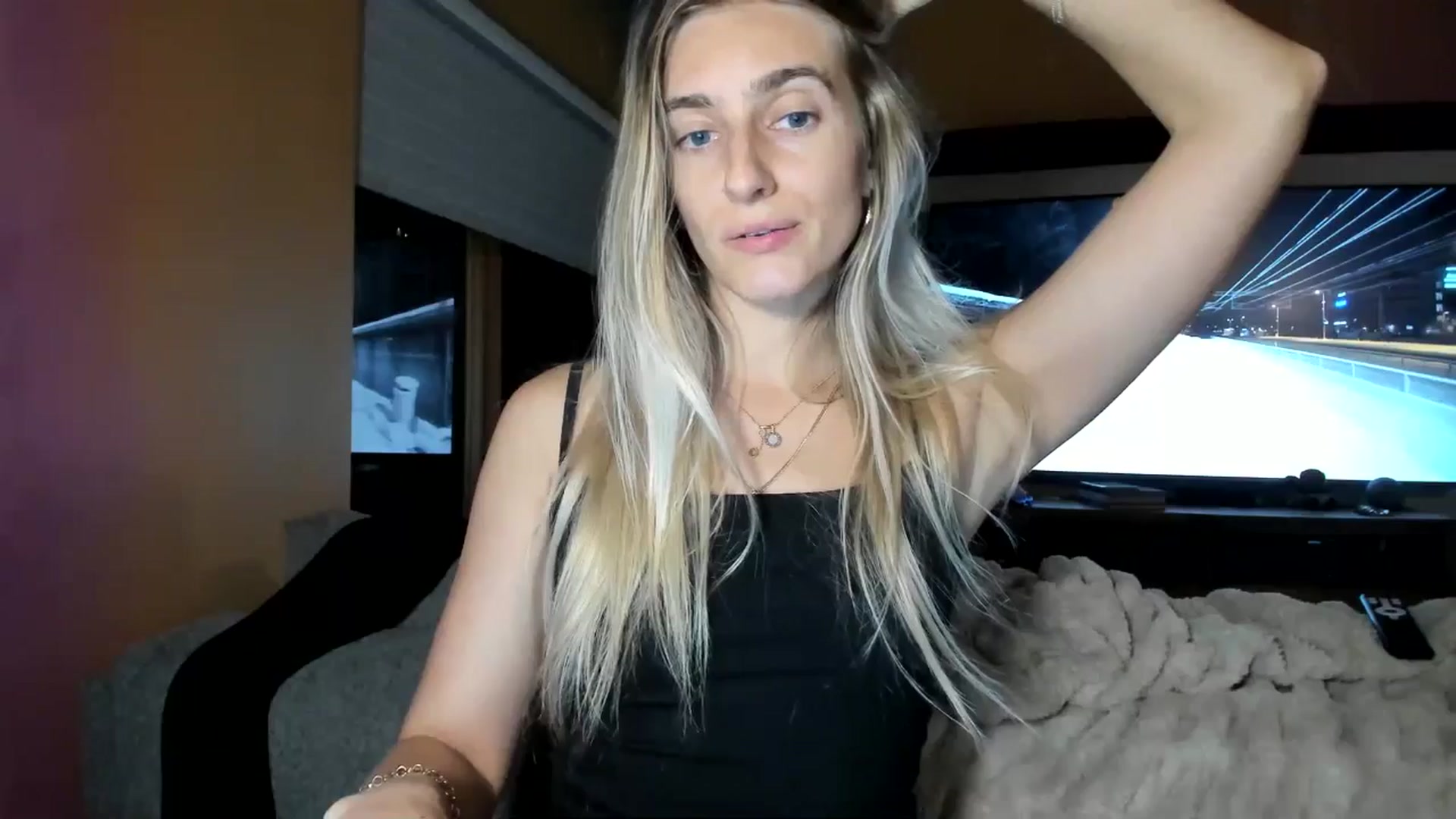Gallery image thumbnail from Vodka_Queen's myfreecams stream on, 01/02/2026, 05:33 image 17 of 20
