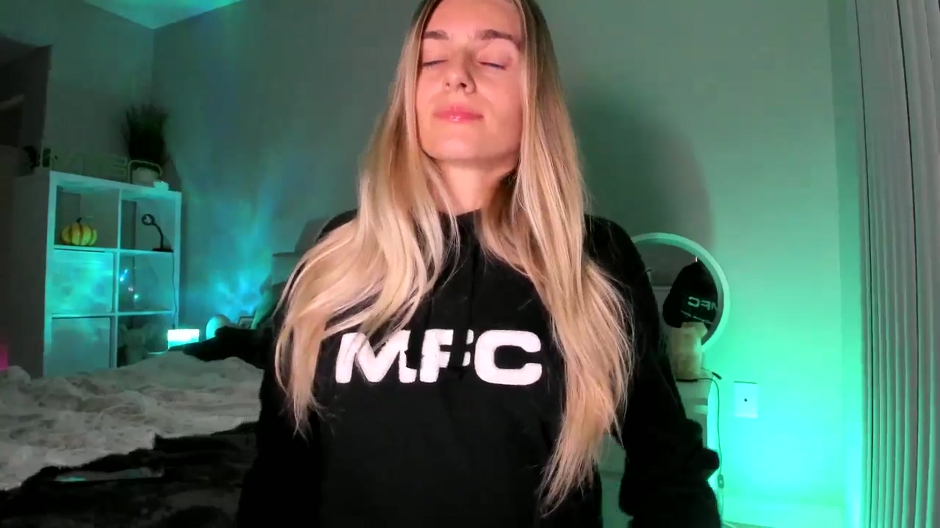 Gallery image thumbnail from Vodka_Queen's myfreecams stream on, 01/10/2026, 07:19 image 3 of 20