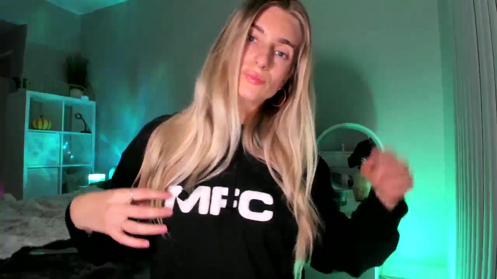 Gallery image thumbnail from Vodka_Queen's myfreecams stream on, 01/10/2026, 07:19 image 5 of 20