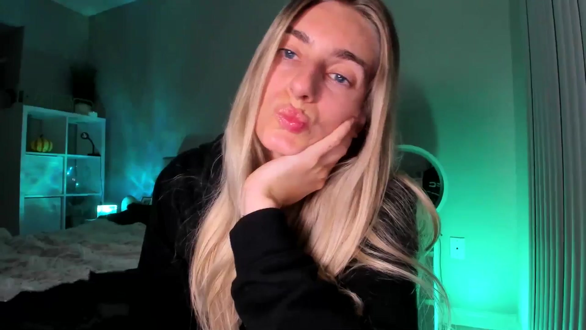 Gallery image thumbnail from Vodka_Queen's myfreecams stream on, 01/10/2026, 07:19 image 13 of 20