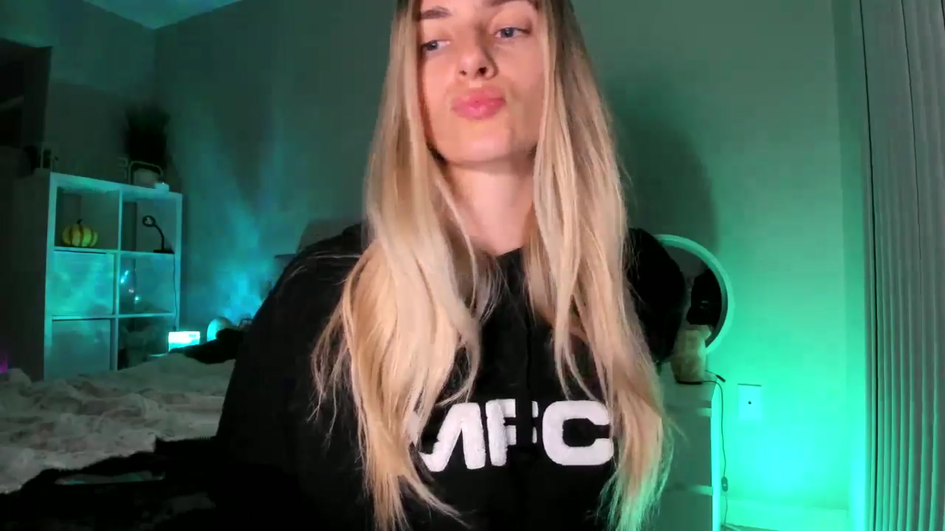 Gallery image thumbnail from Vodka_Queen's myfreecams stream on, 01/10/2026, 07:19 image 9 of 20