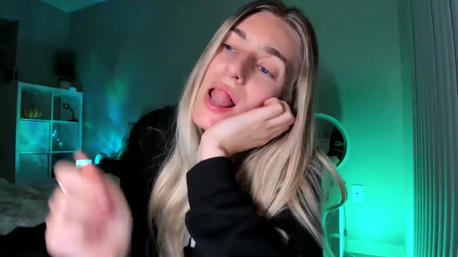 Gallery image thumbnail from Vodka_Queen's myfreecams stream on, 01/10/2026, 07:19 image 12 of 20