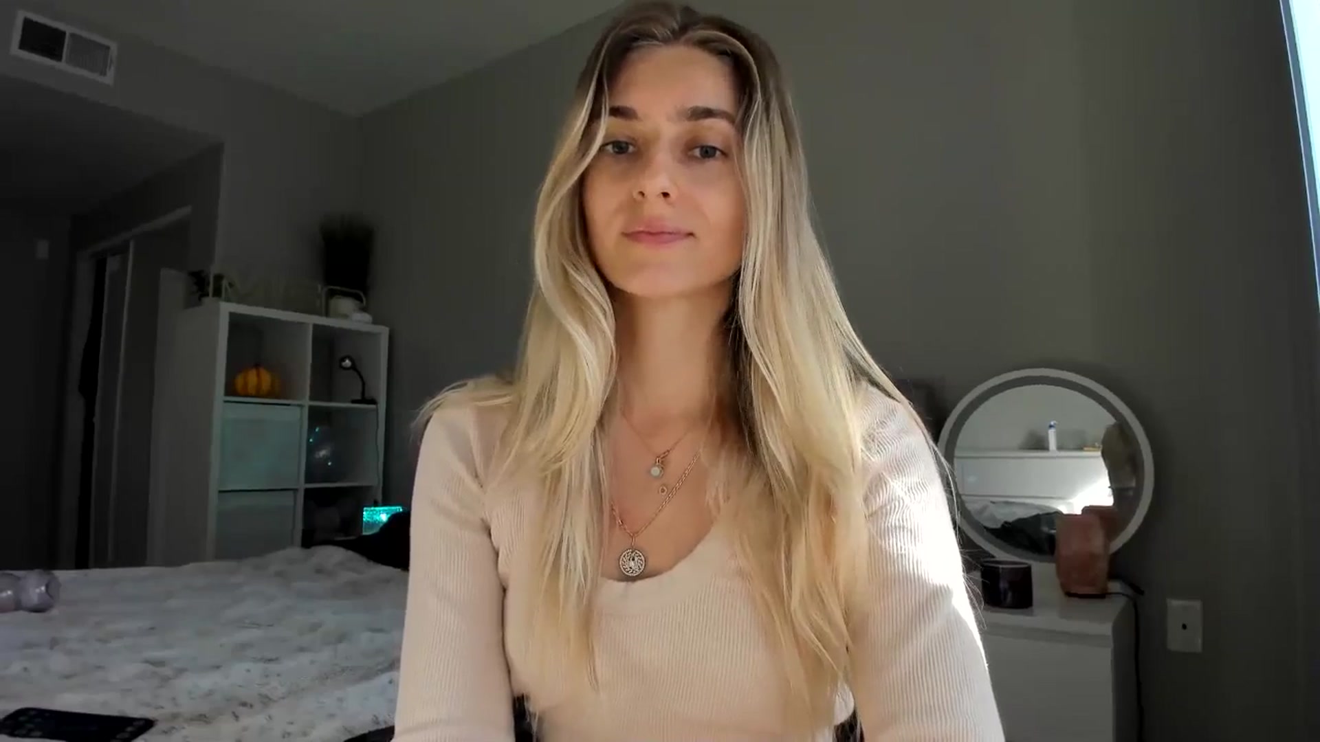 Gallery image thumbnail from Vodka_Queen's myfreecams stream on, 01/10/2026, 22:32 image 6 of 20