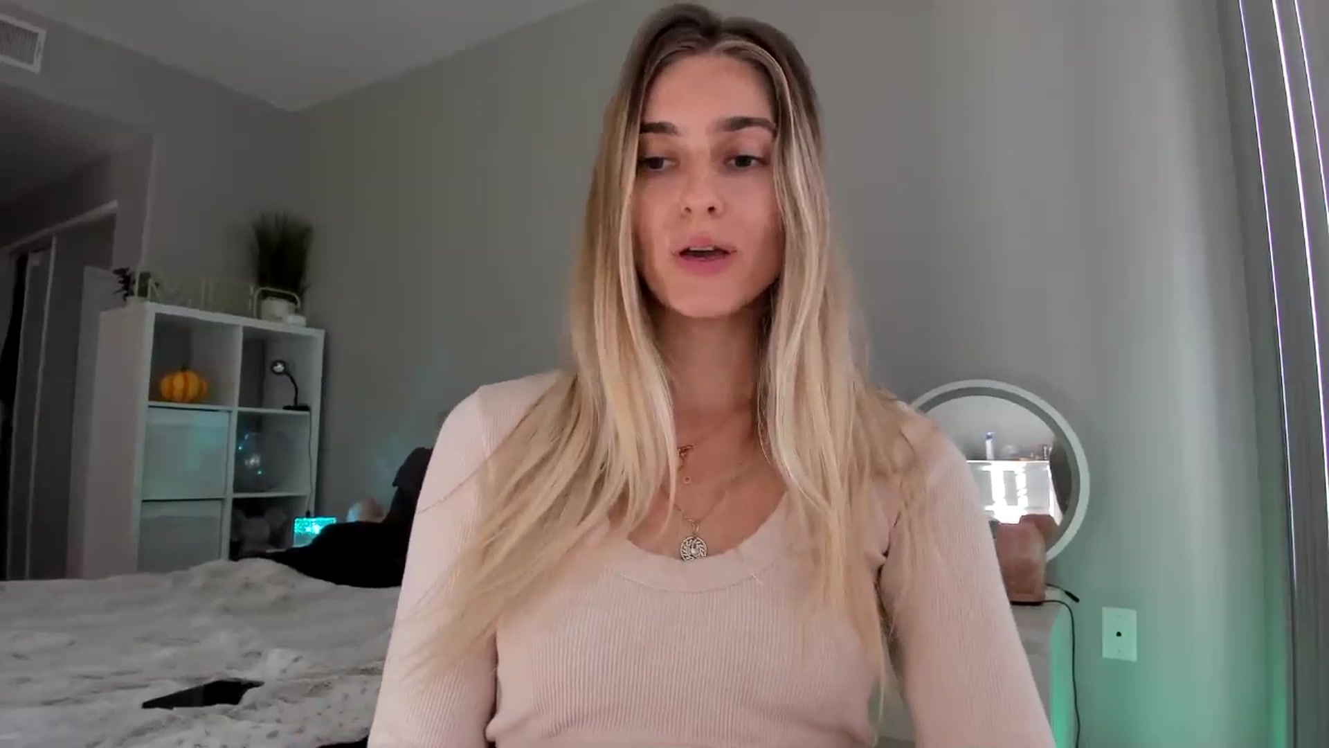 Gallery image thumbnail from Vodka_Queen's myfreecams stream on, 01/10/2026, 22:32 image 18 of 20