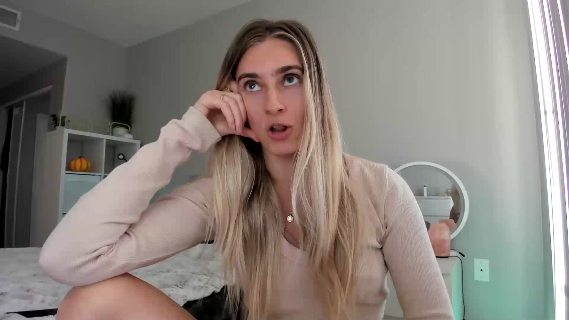 Gallery image thumbnail from Vodka_Queen's myfreecams stream on, 01/10/2026, 23:58 image 17 of 20