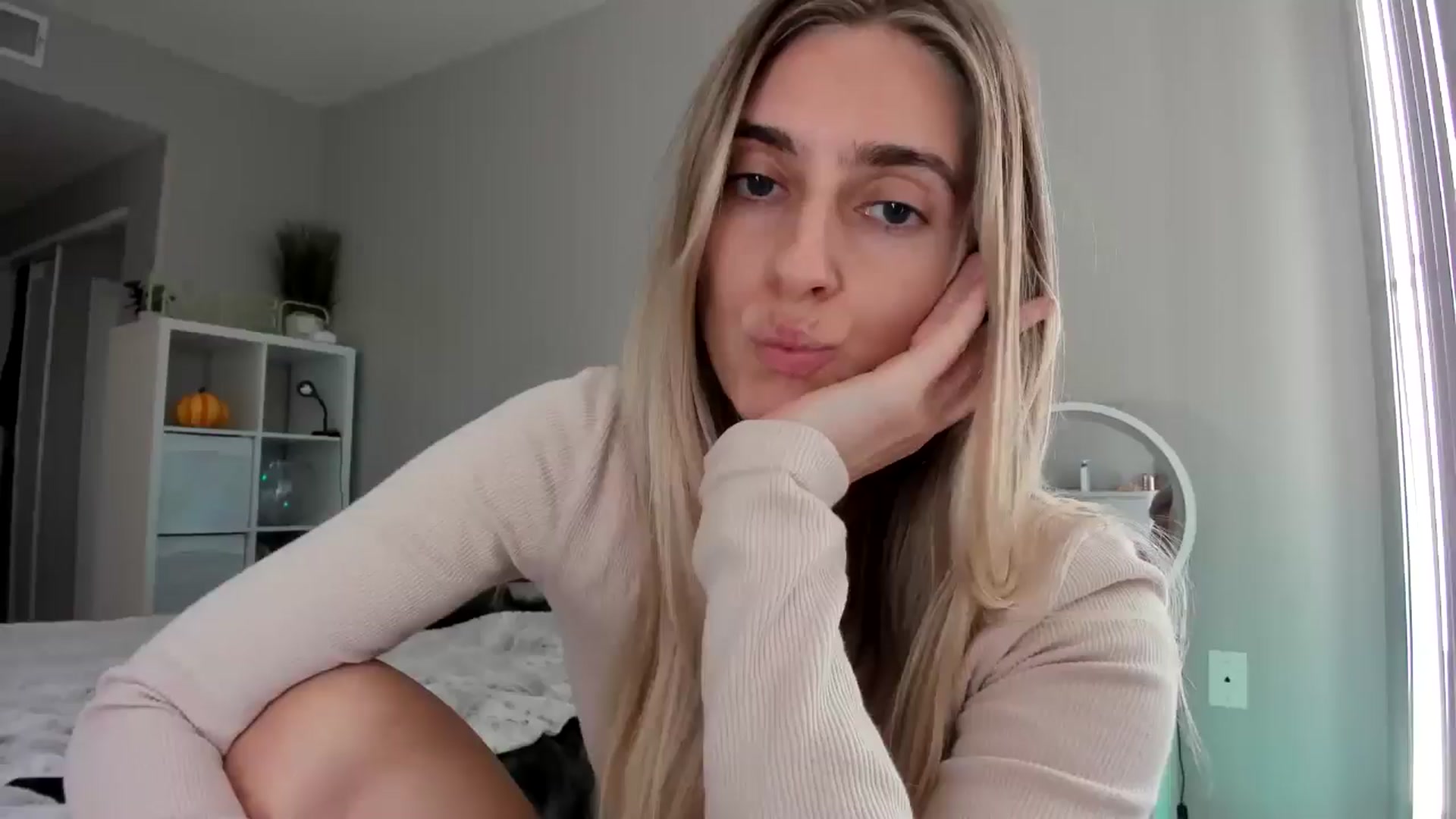 Gallery image thumbnail from Vodka_Queen's myfreecams stream on, 01/10/2026, 23:58 image 11 of 20