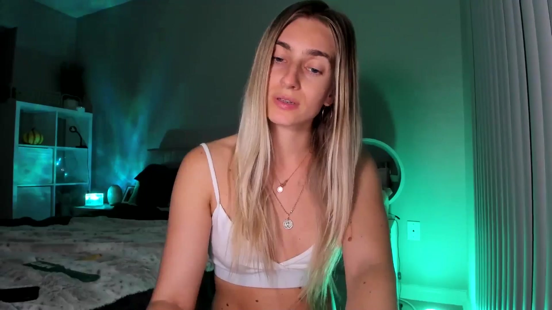 Gallery image thumbnail from Vodka_Queen's myfreecams stream on, 01/14/2026, 08:55 image 16 of 20