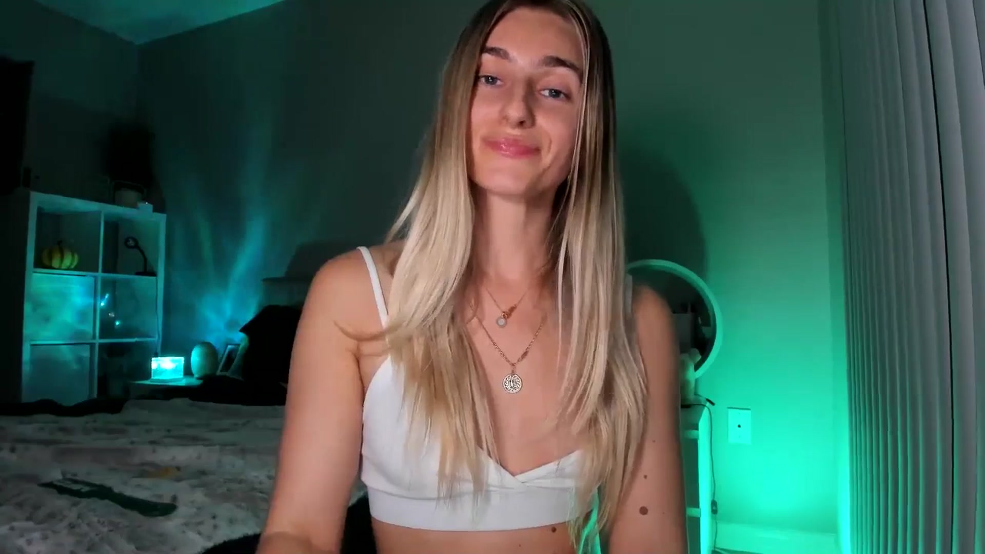 Gallery image thumbnail from Vodka_Queen's myfreecams stream on, 01/14/2026, 08:55 image 14 of 20